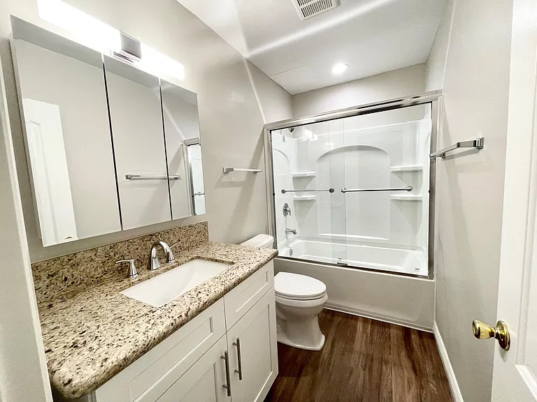 4550 Boundary St — Photo 13