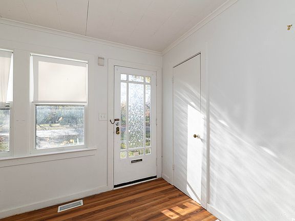 3rd image of 514 Pioneer St
