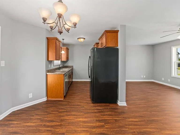 1413 Jenny Ln — Photo 11