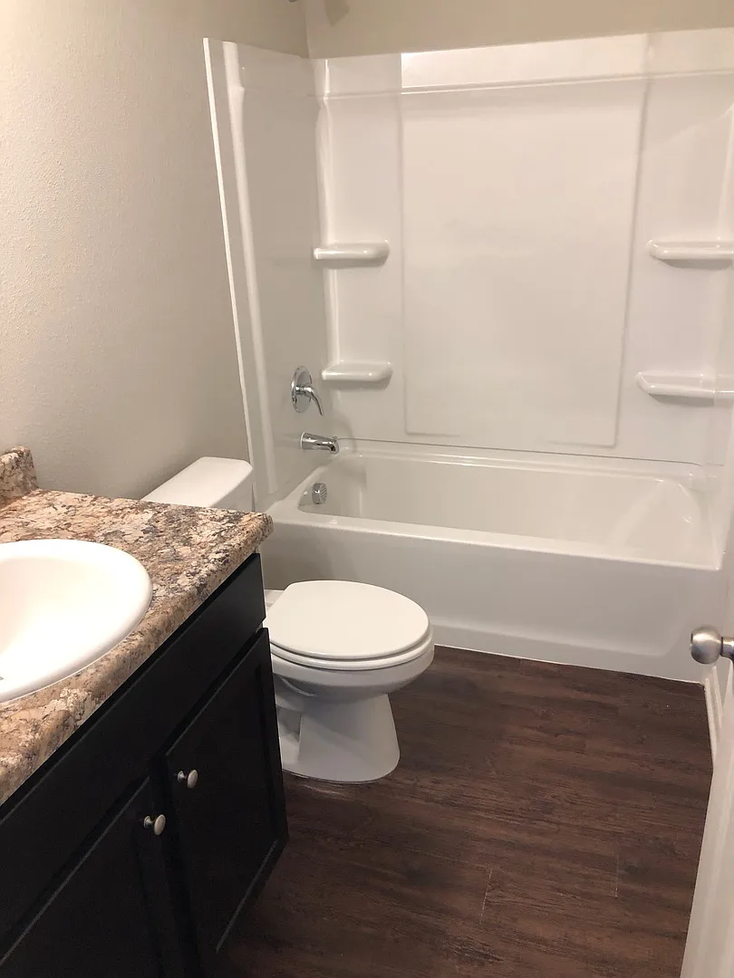 3bed 2bath Home in Valley View — Photo 3