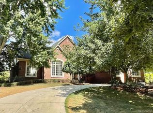 5706 Kirkridge Trl, Rochester, MI 48306