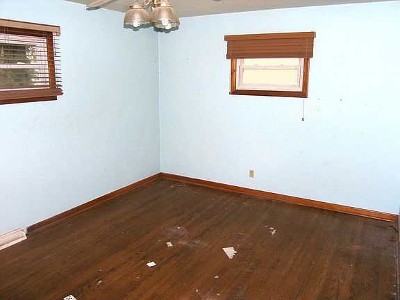 5th image of 430 Barron St