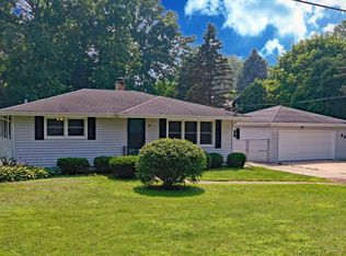 573 11th Pl, Kenosha, WI 53140