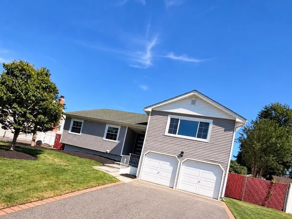 9 Honeysuckle, Kings Park, NY 11754