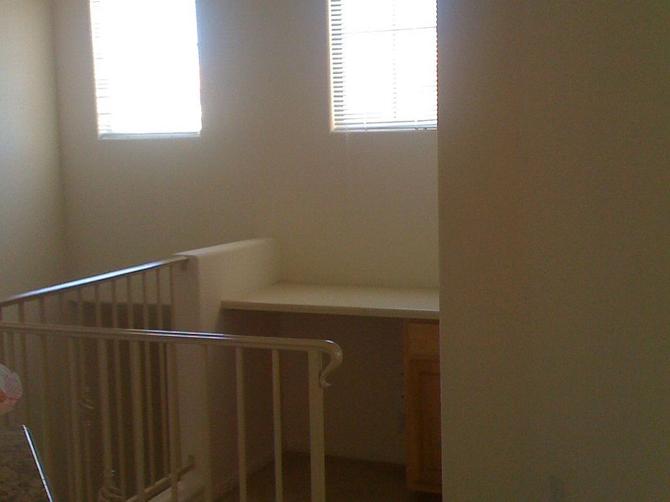 Desk/ office area