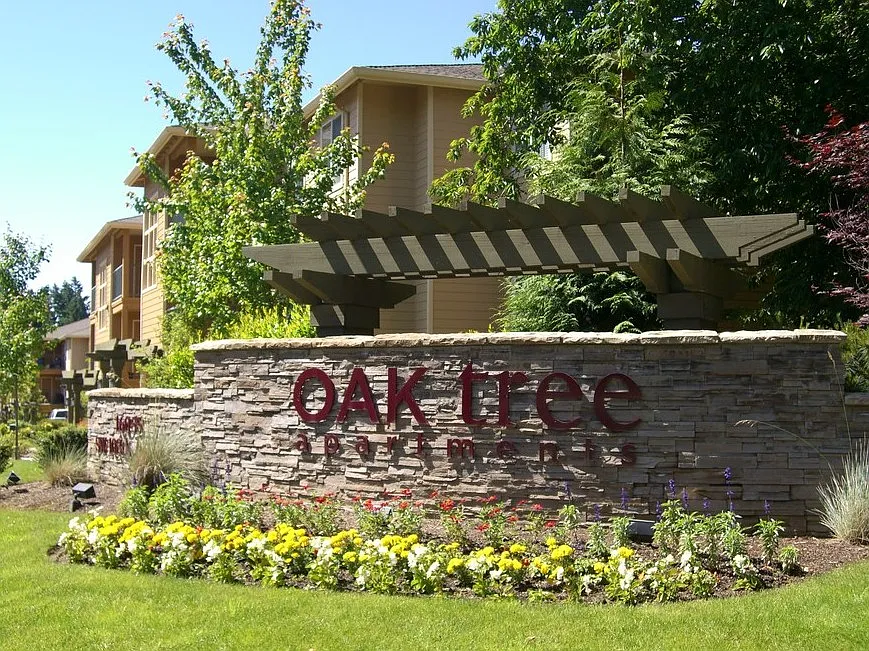 Oak Tree Apartments — Photo 1