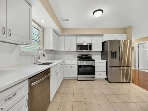 4 Springholm Dr, Berkeley Heights, NJ 07922