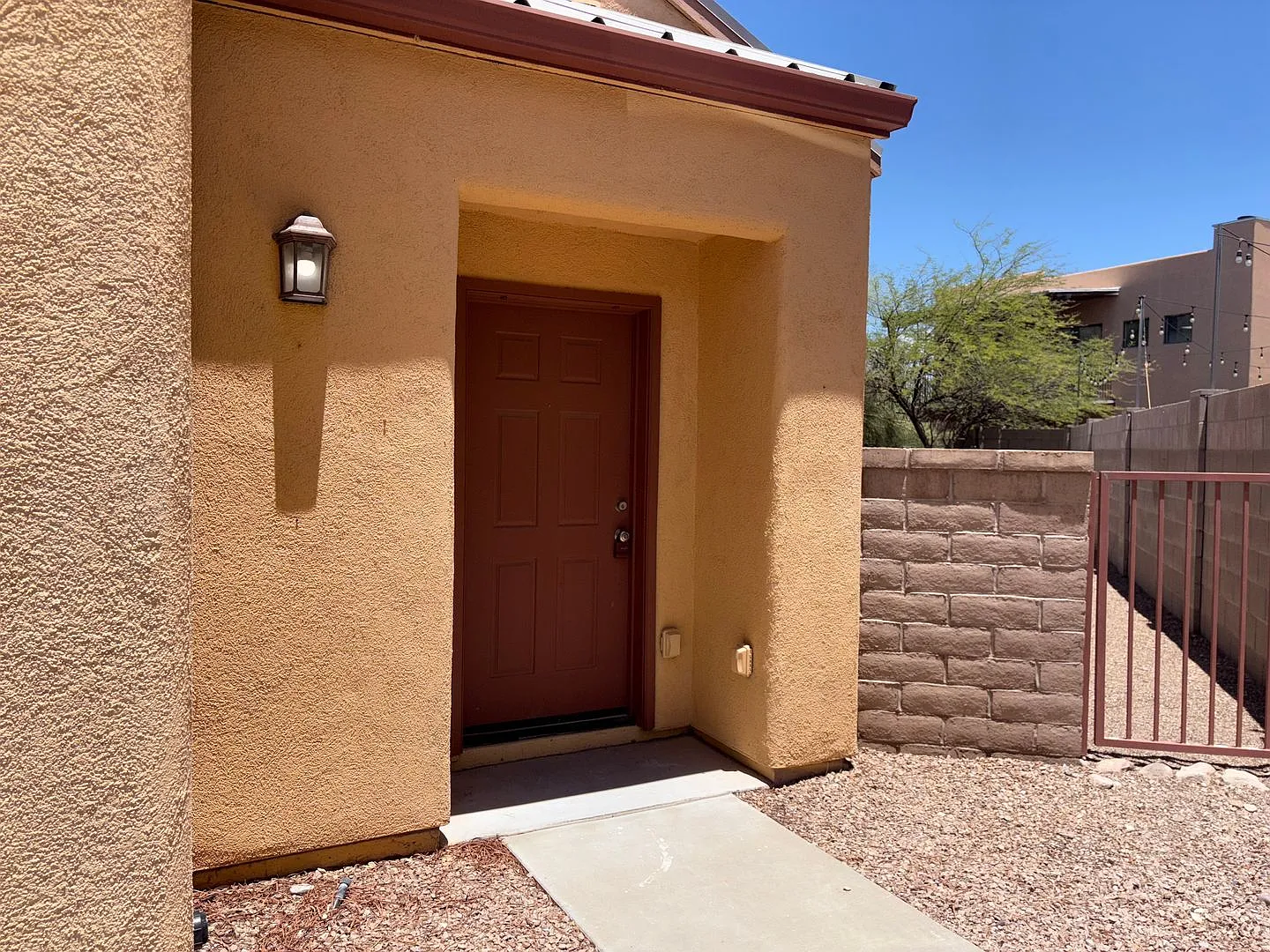 Must See 3 bedroom home! Near Downtown and A Mountain! A/C! Split Level! — Photo 2