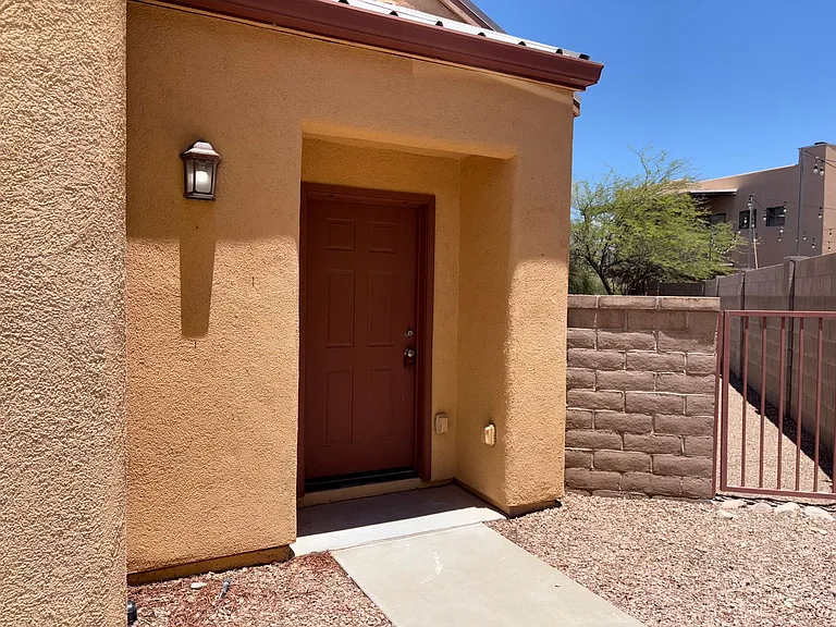 896 W Calle Estrella De Noche — Photo 2