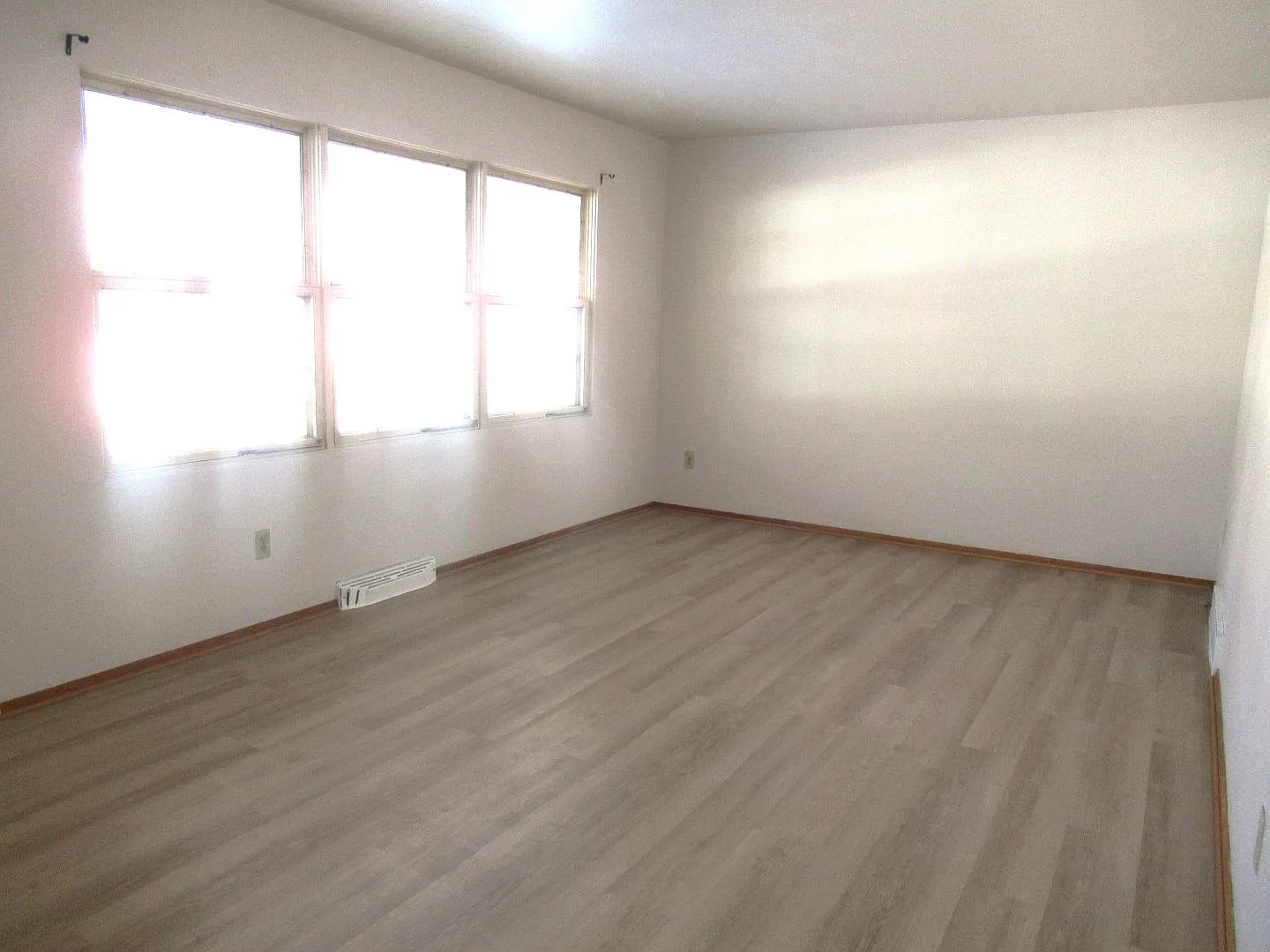 1625 Baltimore St — Photo 2