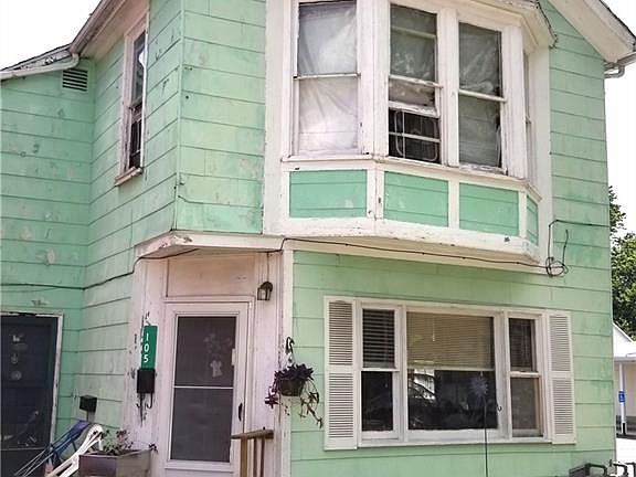 4th image of 105 W Main St
