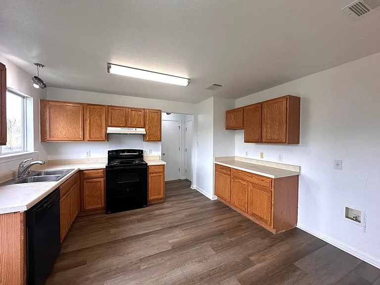 722 Lavaca Loop — Photo 6