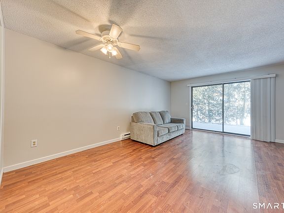 4th image of 35 Riveredge Drive #35