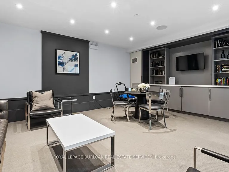 10 Concord Pl #213 — Photo 30