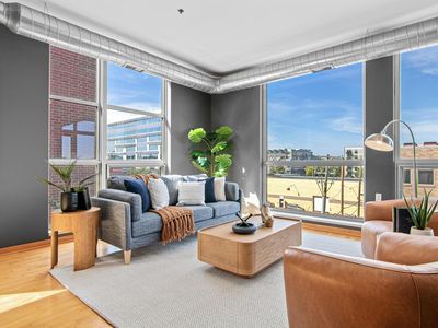 1211 Lagoon Ave UNIT 401, Minneapolis, MN, 55408