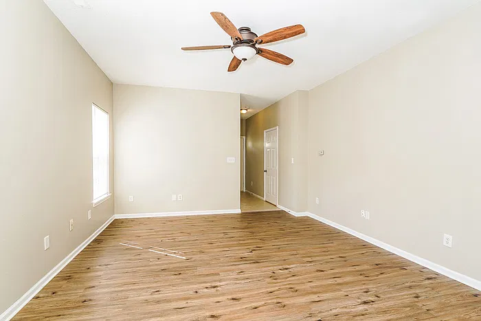 4 bed, 2.0 bath, 1434 sqft, $1,845 — Photo 4