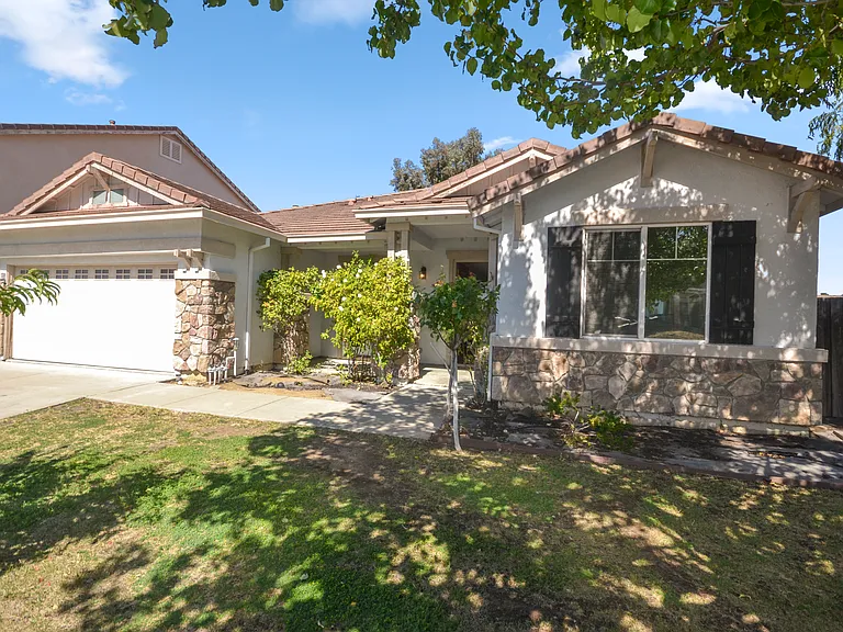 3737 Pintail Dr — Photo 2