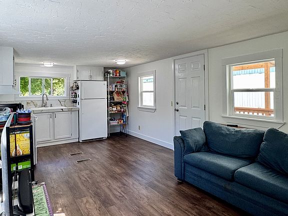 4th image of 5170 Grand Ave Space 31