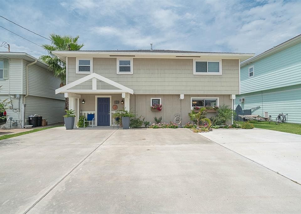 1st image of 465 Pompano St