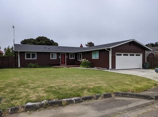 815 12th St SW, Bandon, OR 97411