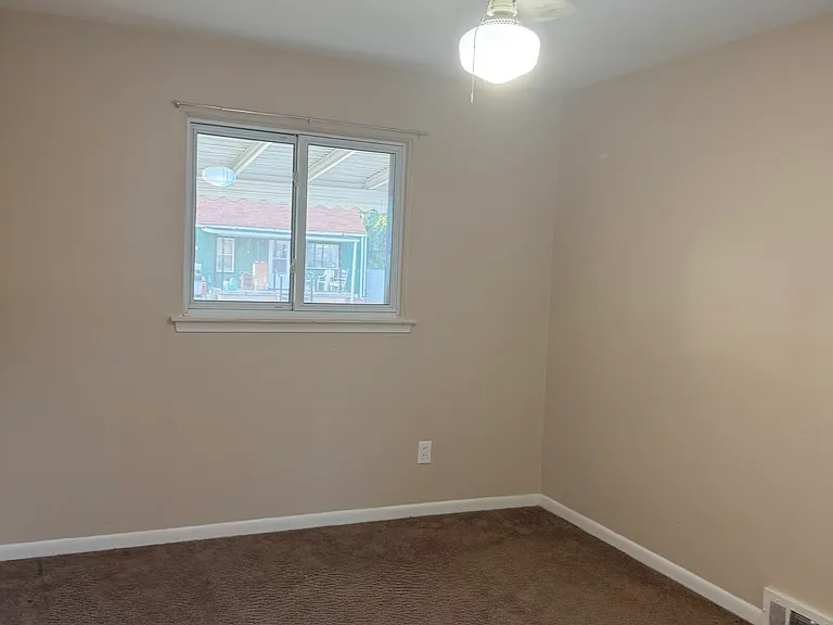 8436 Jewett Ave — Photo 10