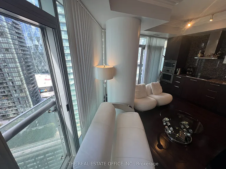 14 York St #2511 — Photo 8