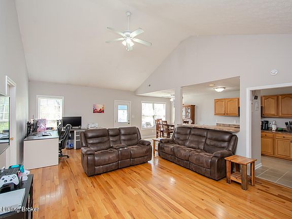 3rd image of 89 N Country Dr