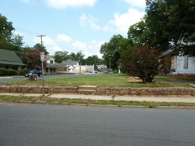 2nd image of 928 S Jackson St