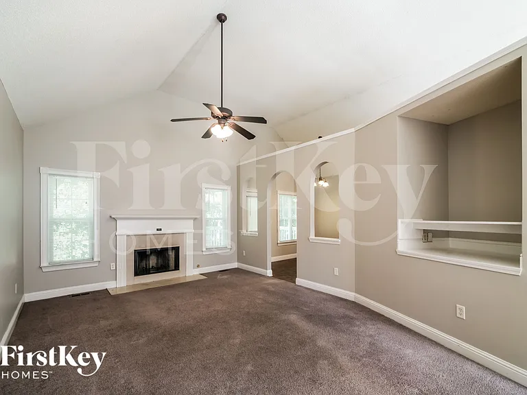 321 Sue Ct — Photo 3