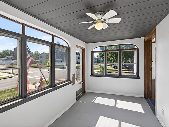 4th image of 556 5th Ave S