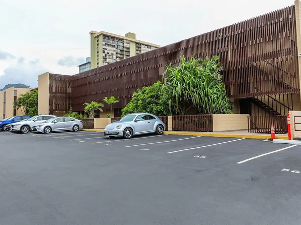1524 Pensacola St APT 210, Honolulu, HI 96822
