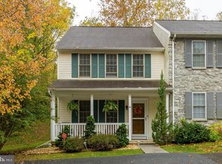 20 Deep Hollow Ln, Lancaster, PA 17603