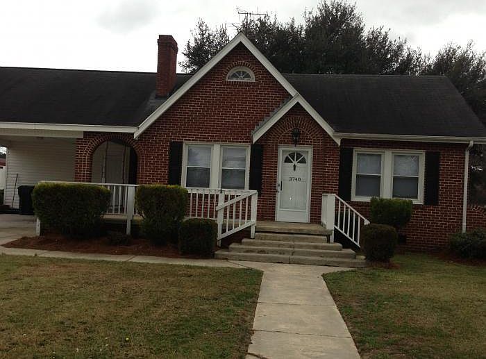 3748 E Ash St 3 bedroom 2 bath 1924 sq ft