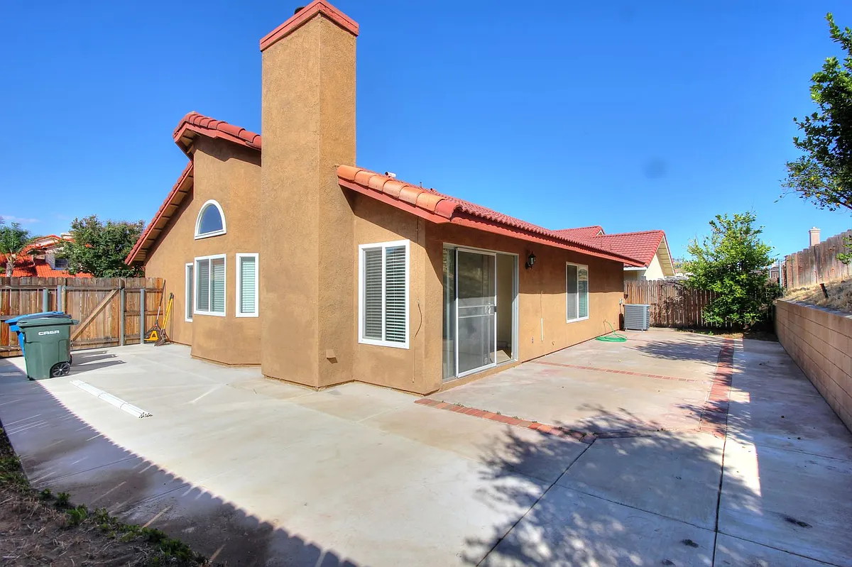 Building Photo - 15721 Laguna Ave
