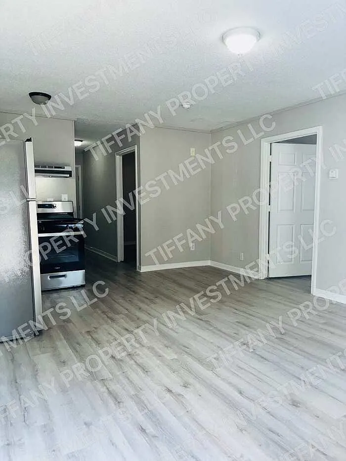 2 bed, 1.0 bath, $900 — Photo 2