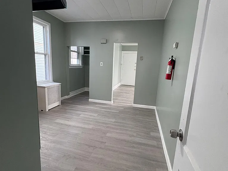 556 S Clinton St #1 — Photo 4