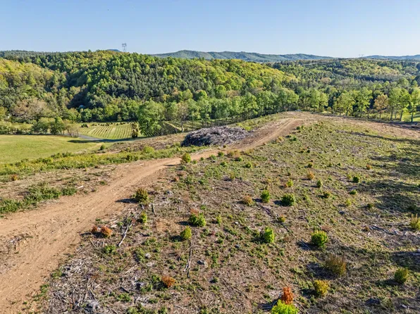 811 Easy Dr NW, Willis, VA 24380