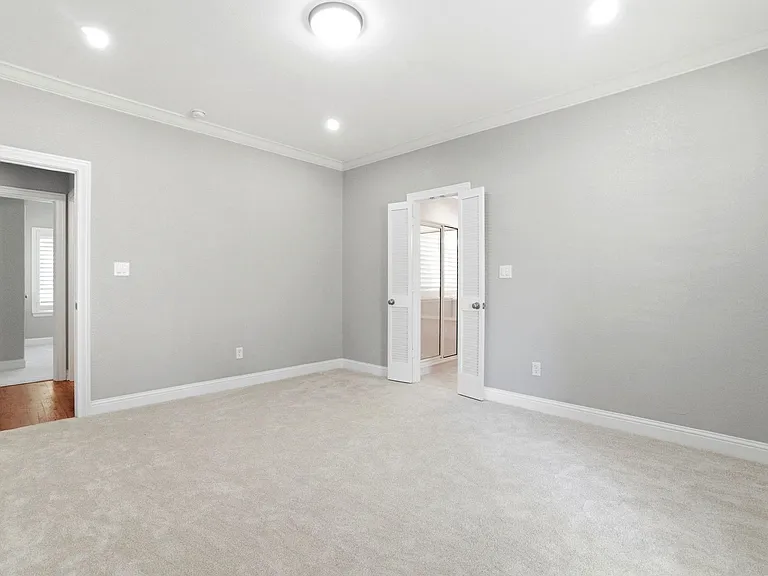 502 Louisa St — Photo 23