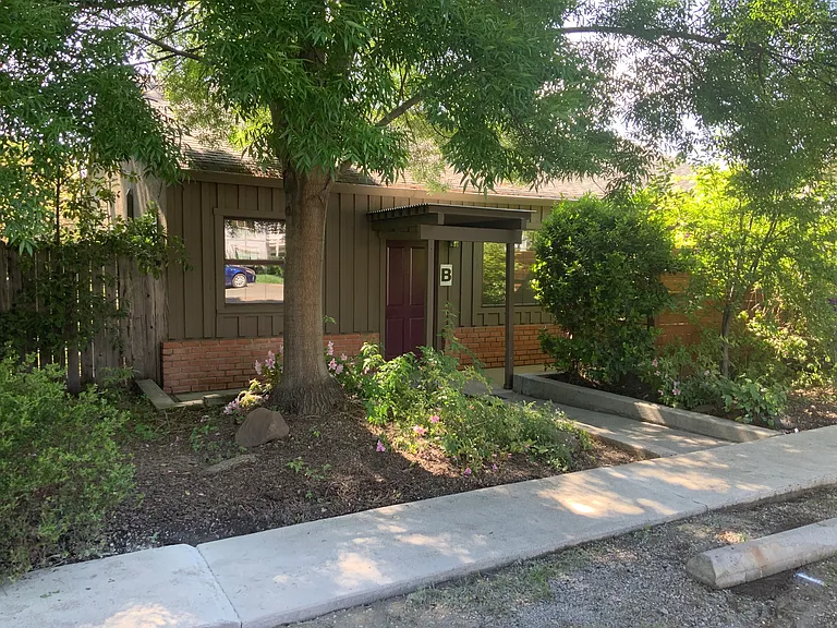 1825 Laburnum Ave — Photo 8