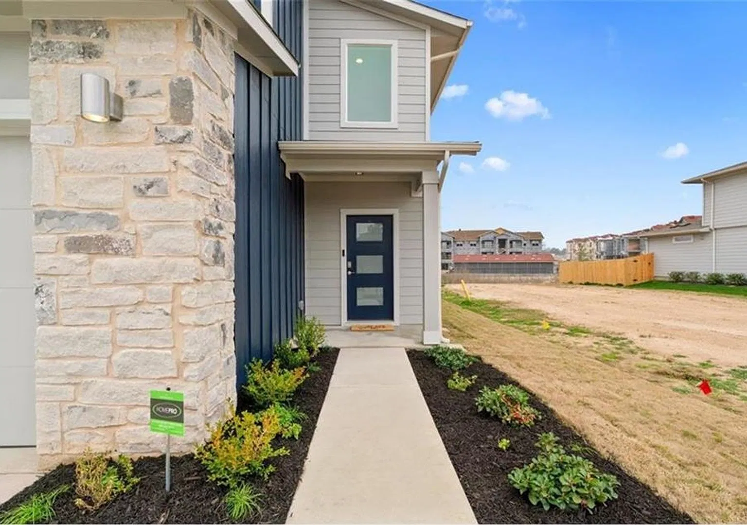 Modern 3-Bedroom Home with Flex Room & Fenced Backyard in Pioneer Hill — Photo 3