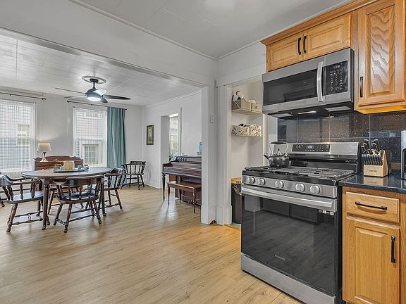 5th image of 451 Fair Ave