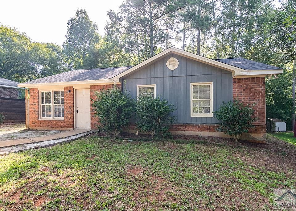 1st image of 215 Woodridge Cir
