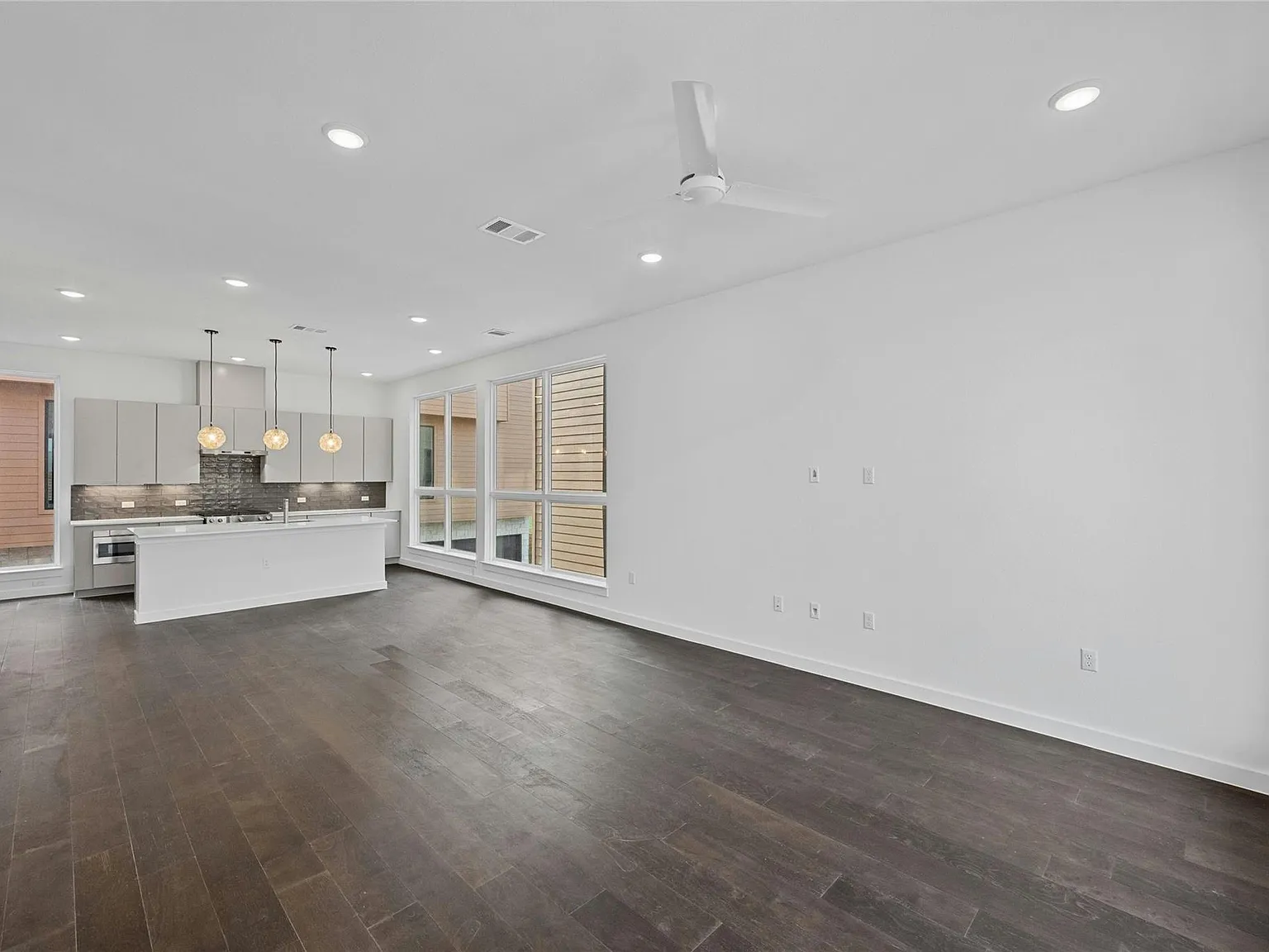 3 bed, 3.5 bath, 2116 sqft, $2,995 — Photo 4
