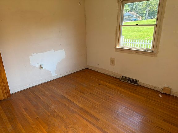 4th image of 124 Kentucky Ave