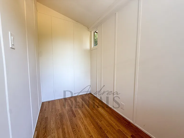 1329 Oxford St — Photo 3