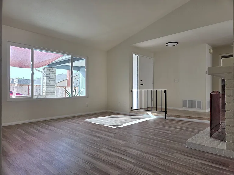 3249 Chase Ct — Photo 4