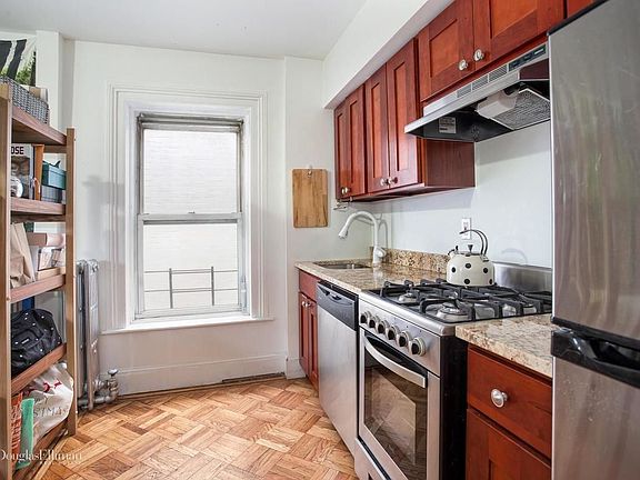 5th image of 657 Saint Marks Ave APT 4R