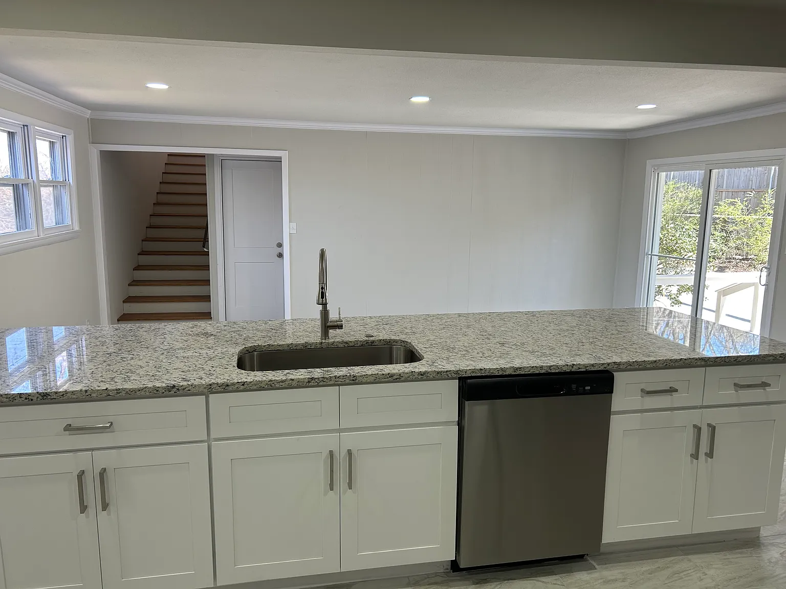 4 bed, 2.5 bath, 2476 sqft, $2,600 — Photo 4