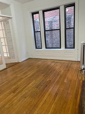 Rented by M.Grossman R.E. Management | media 9