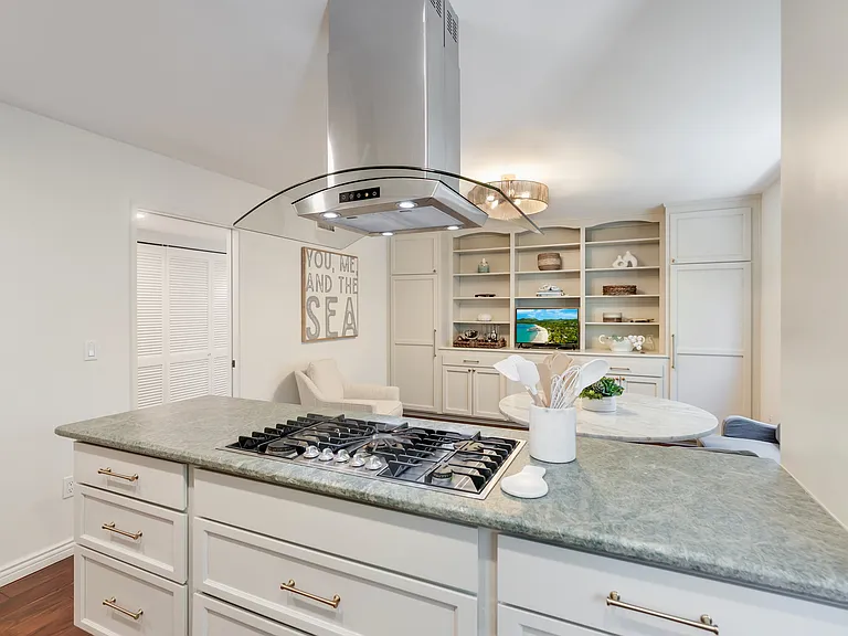 1522 Ynez Pl — Photo 7